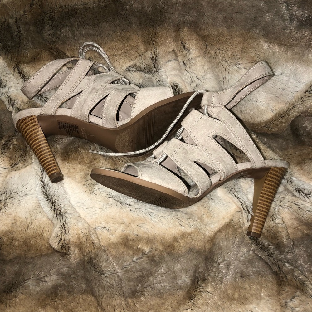 Simply Vera Heels
